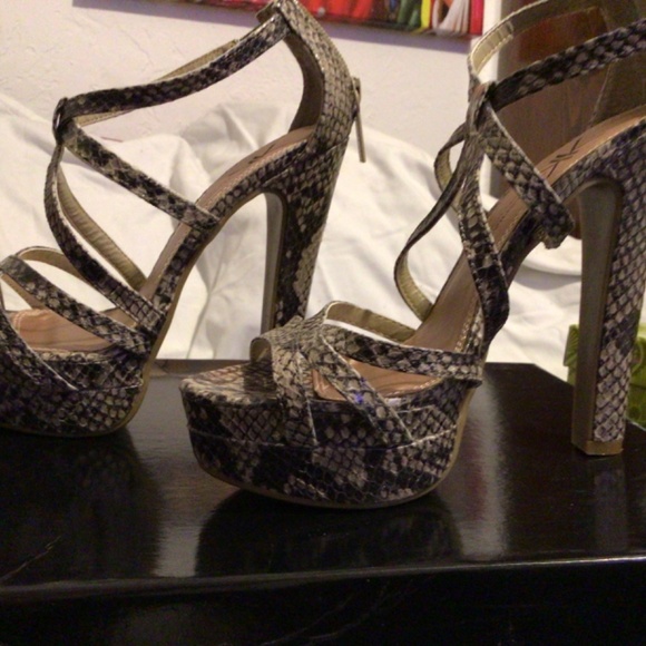 NWT Kardashian Kollection Python Multi 7M - Picture 10 of 13